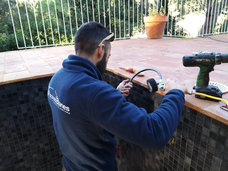 Detecció de fuites d'aigua en piscines