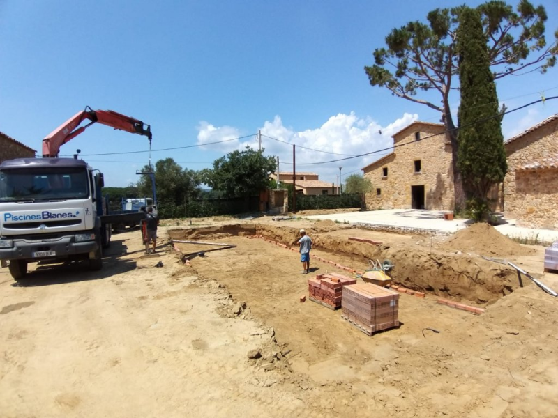 Piscina a una masia