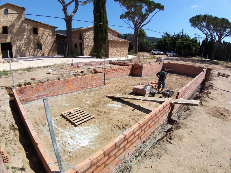 Piscina a una masia